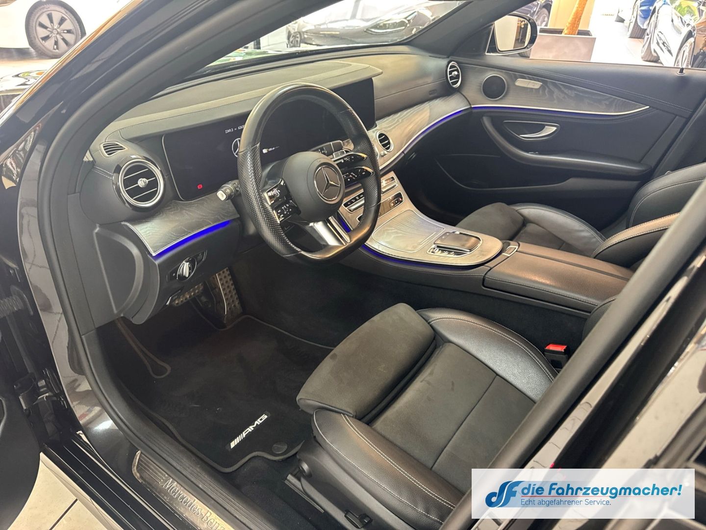 Fahrzeugabbildung Mercedes-Benz E 300 -Klasse EU6d  Sportpaket Niveau Digitales