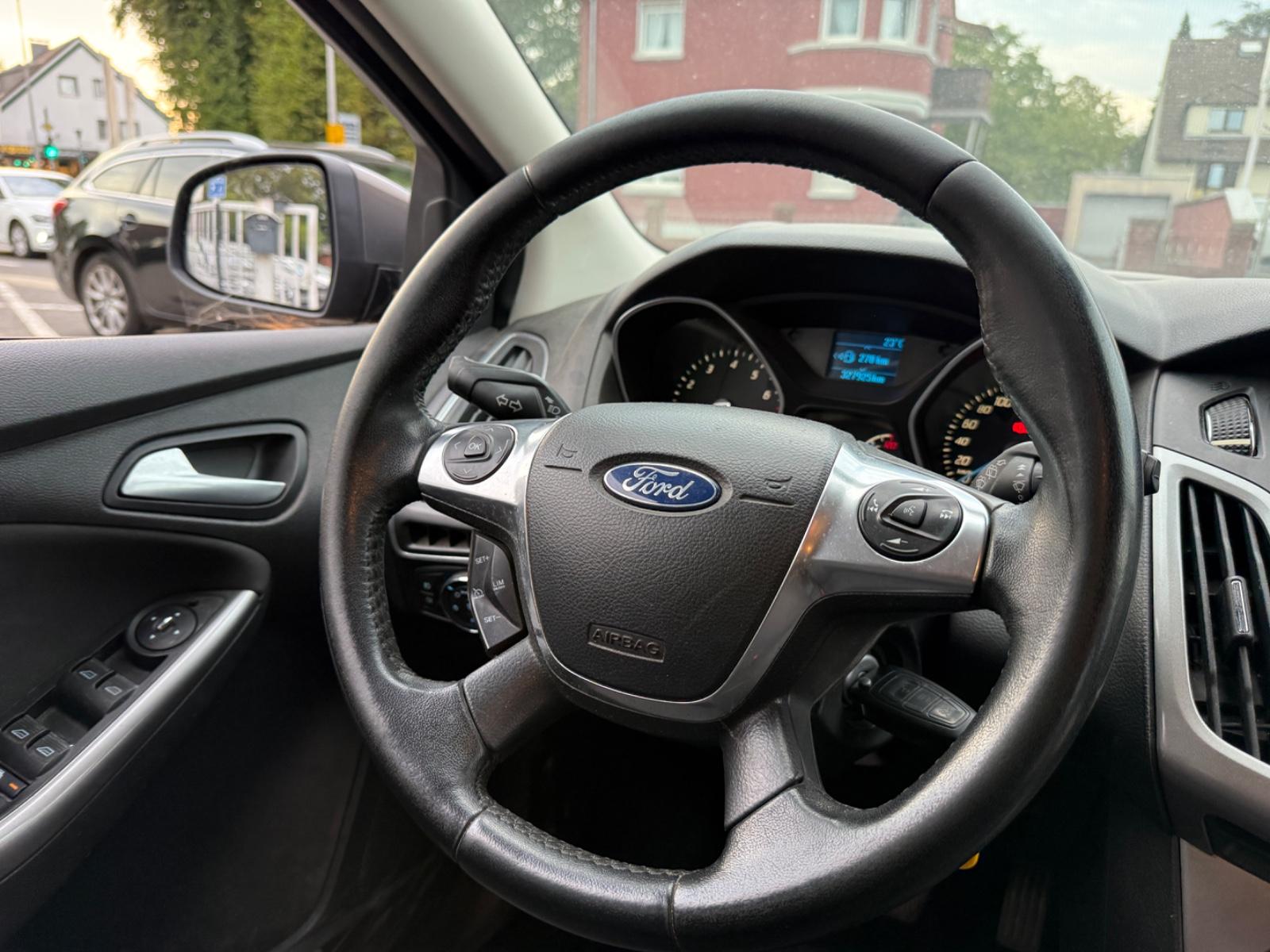 Ford Focus 2013 — photo 21