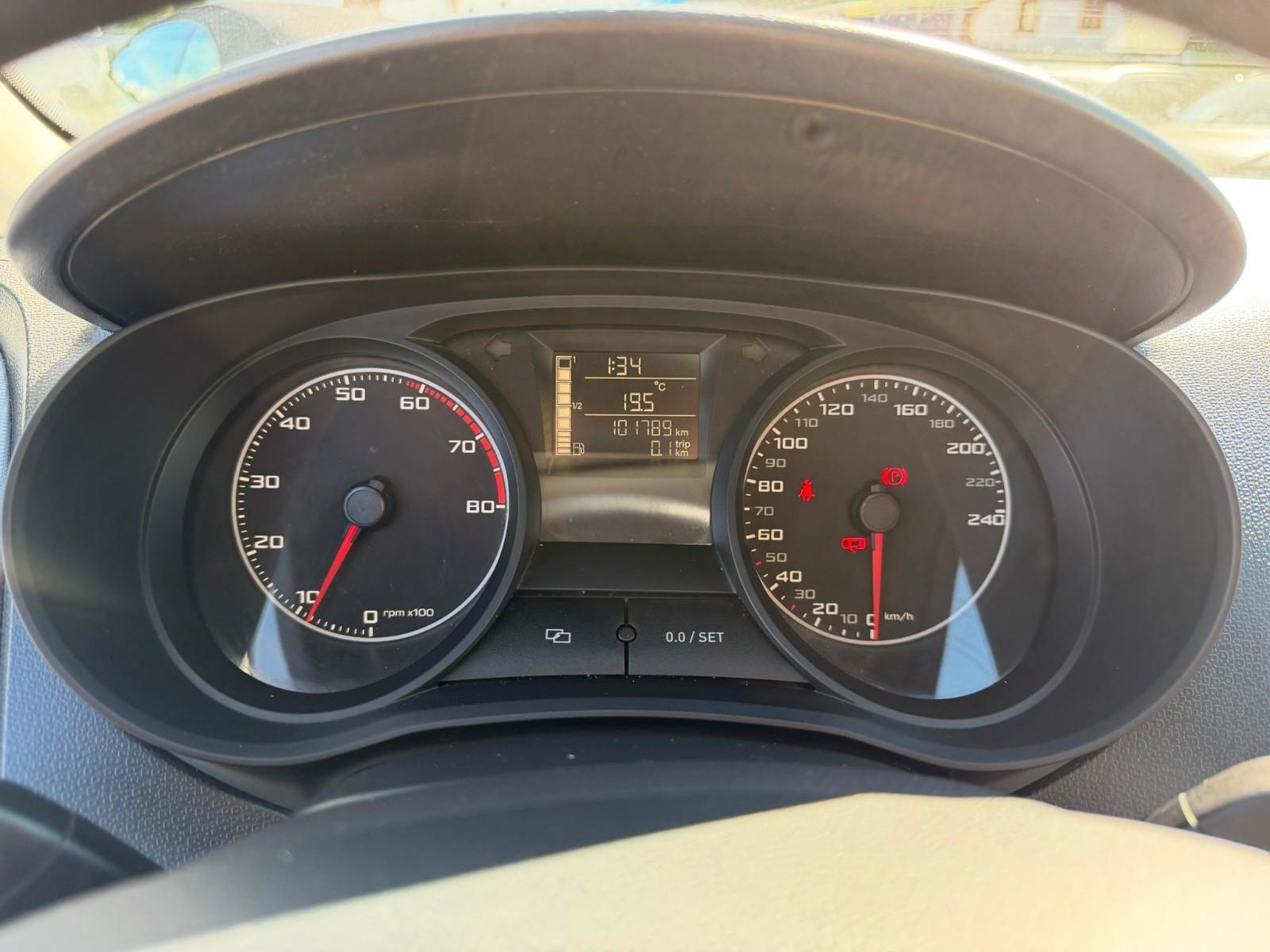 Seat Ibiza 2015 — photo 16