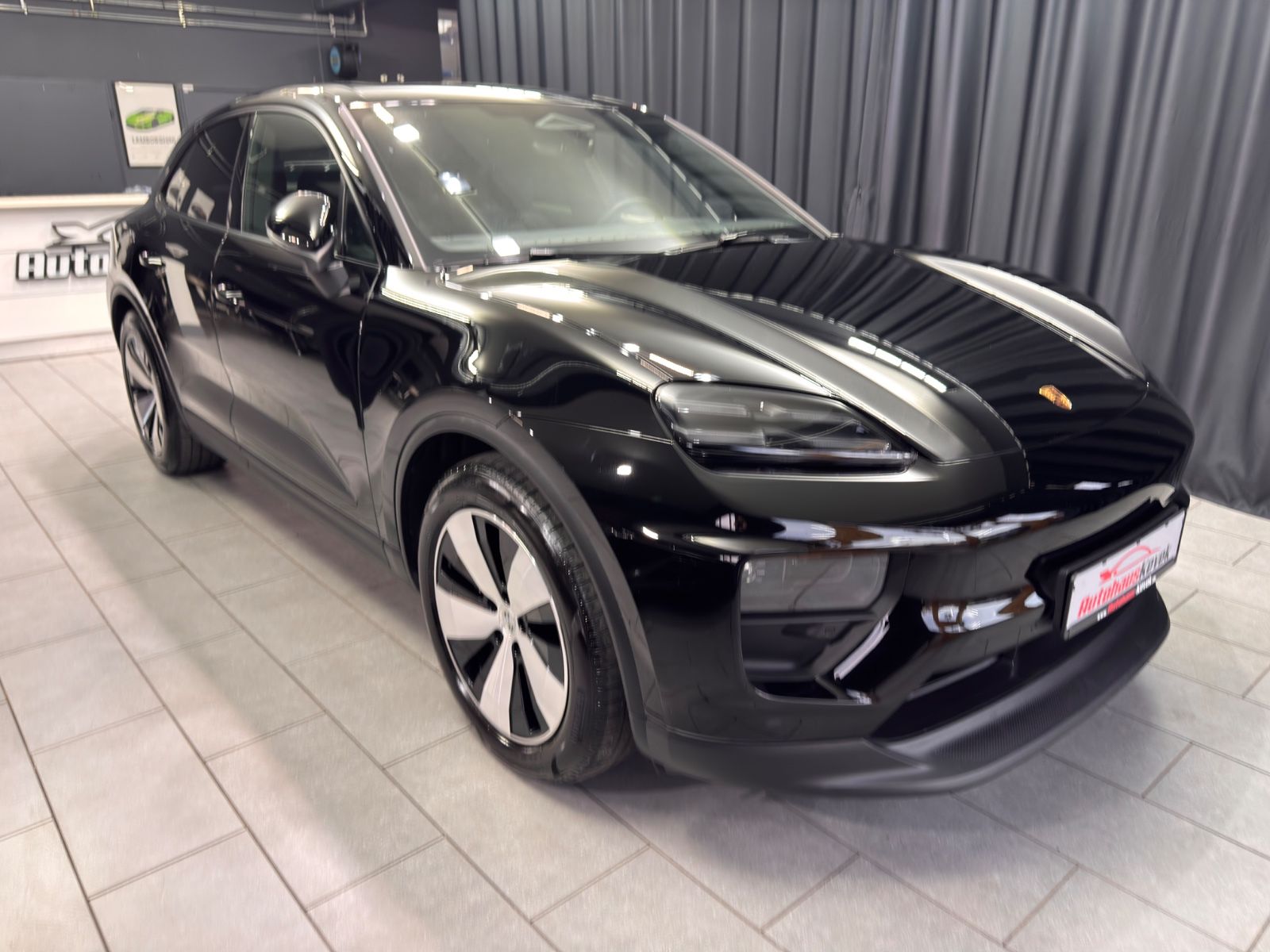 Fahrzeugabbildung Porsche Macan Electric 4|BOSE|PANORAMA|KAMERA|