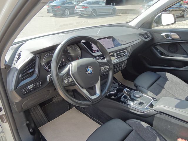 Fahrzeugabbildung BMW 118i Sportline/39.000km/LED/SitzH/Navi/Automatik