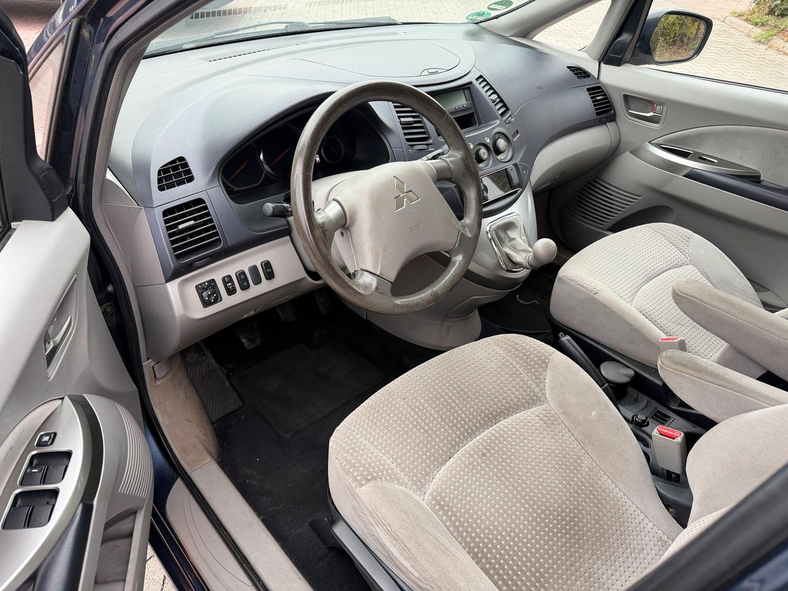 Mitsubishi Grandis 2004 — photo 9