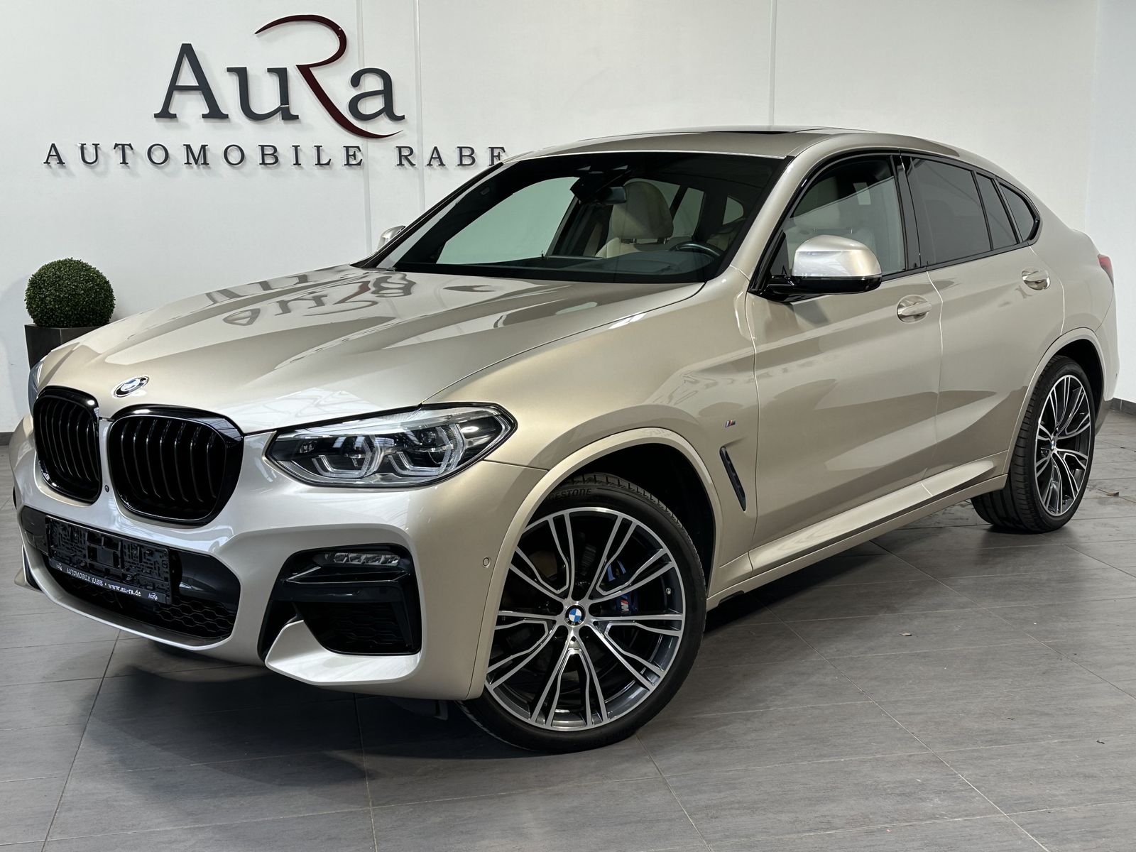 Fahrzeugabbildung BMW X4 M40d NAV+LED+HEAD-UP+PANO+360°+H&K+STANDHEIZU