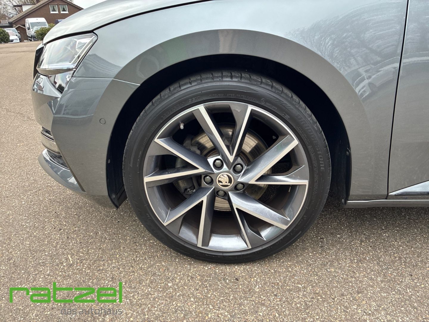 Fahrzeugabbildung SKODA Superb Combi Sportline 2.0 TDI T-Leder Navi AHK