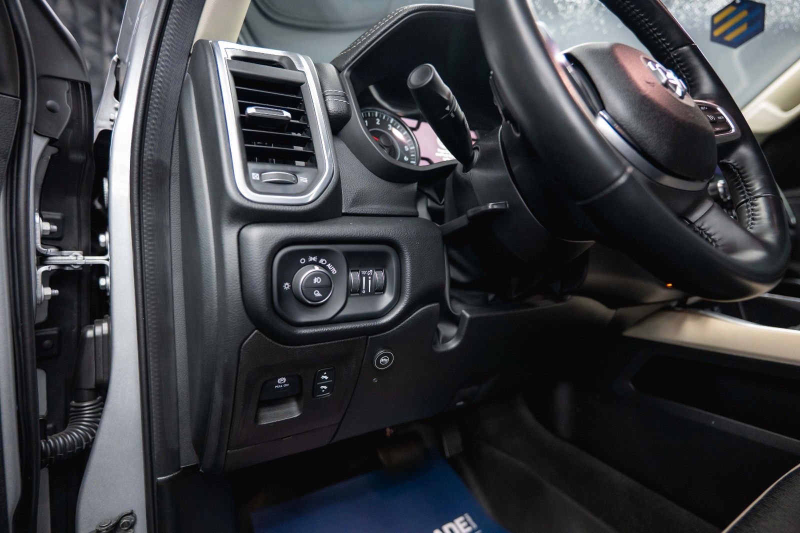 Fahrzeugabbildung Dodge RAM 5.7 V8 HEMI 4x4 LARAMIE LPG Offroad Bodylift