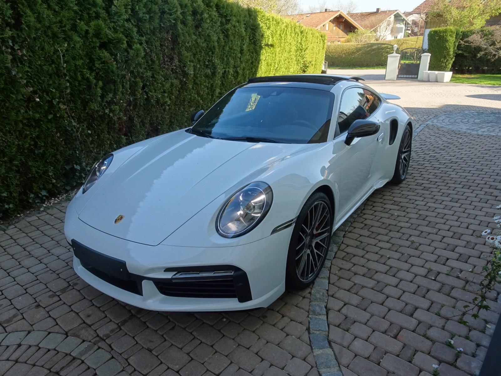 Porsche 992 Turbo Coupe/1. Hand/original 6.000 km !