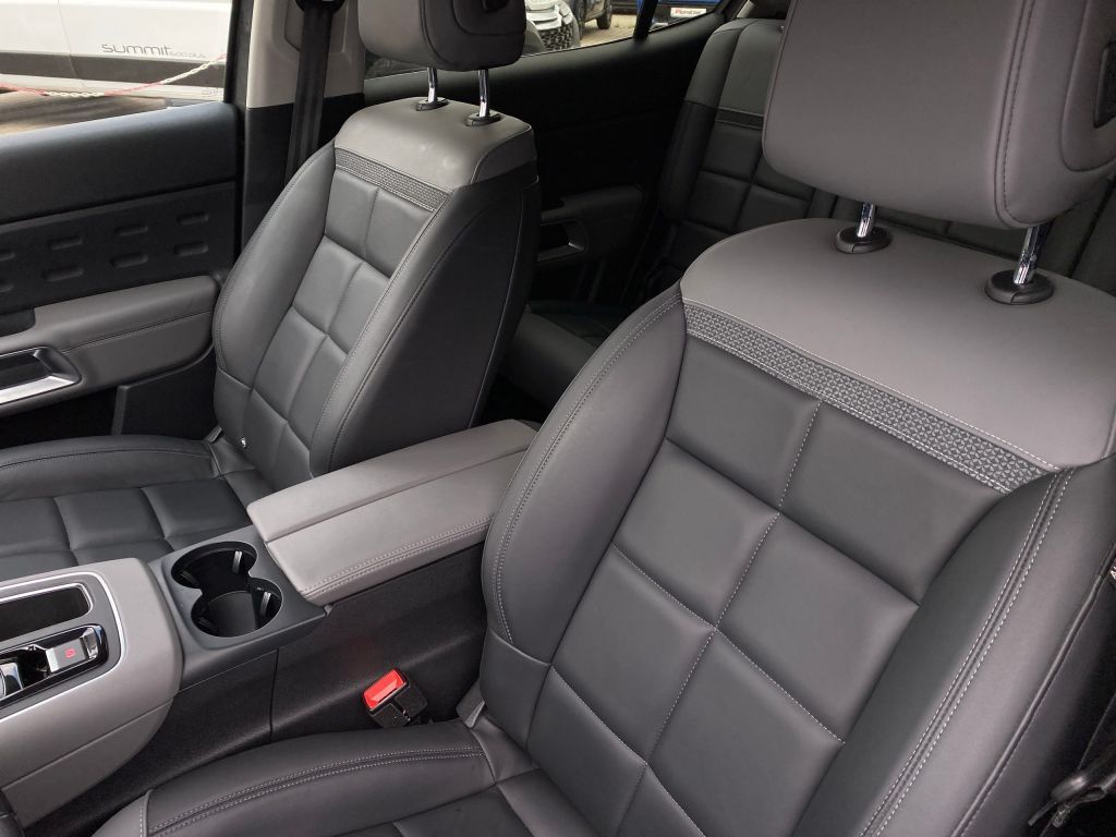 Fahrzeugabbildung Citroën C5 Aircross Hybrid 225 Automatik SHINE PACK