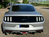Ford Mustang 5.0 Ti-VCT V8 GT auto GT - silberne Ford Mustang