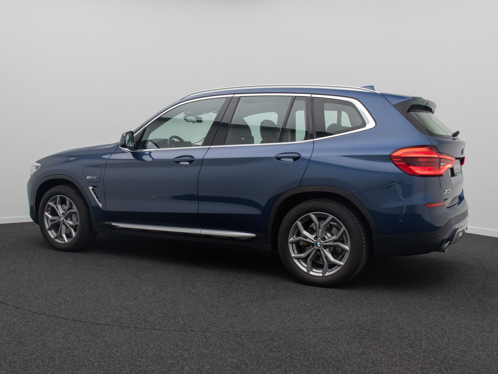 Fahrzeugabbildung BMW X3 xD30e xLine DAB Kamera AHK Alarm Panorama H/K