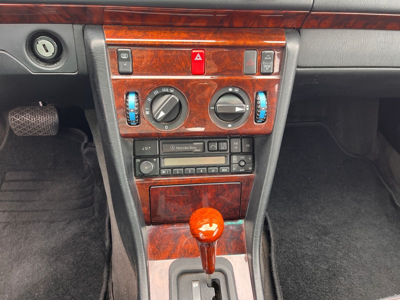 Fahrzeugabbildung Mercedes-Benz E 230