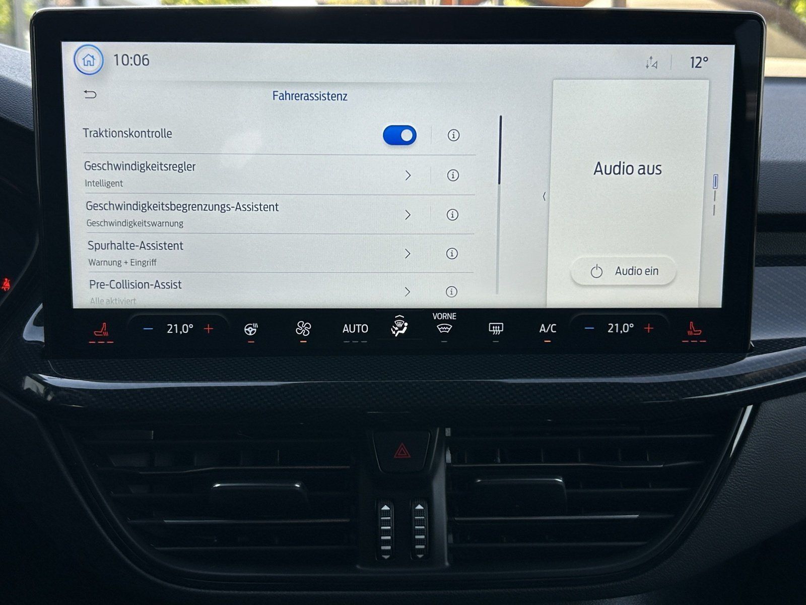 Fahrzeugabbildung Ford Focus 1.0 ST-Line X Aut./LED/ACC/KAMERA/AHK/NAVI
