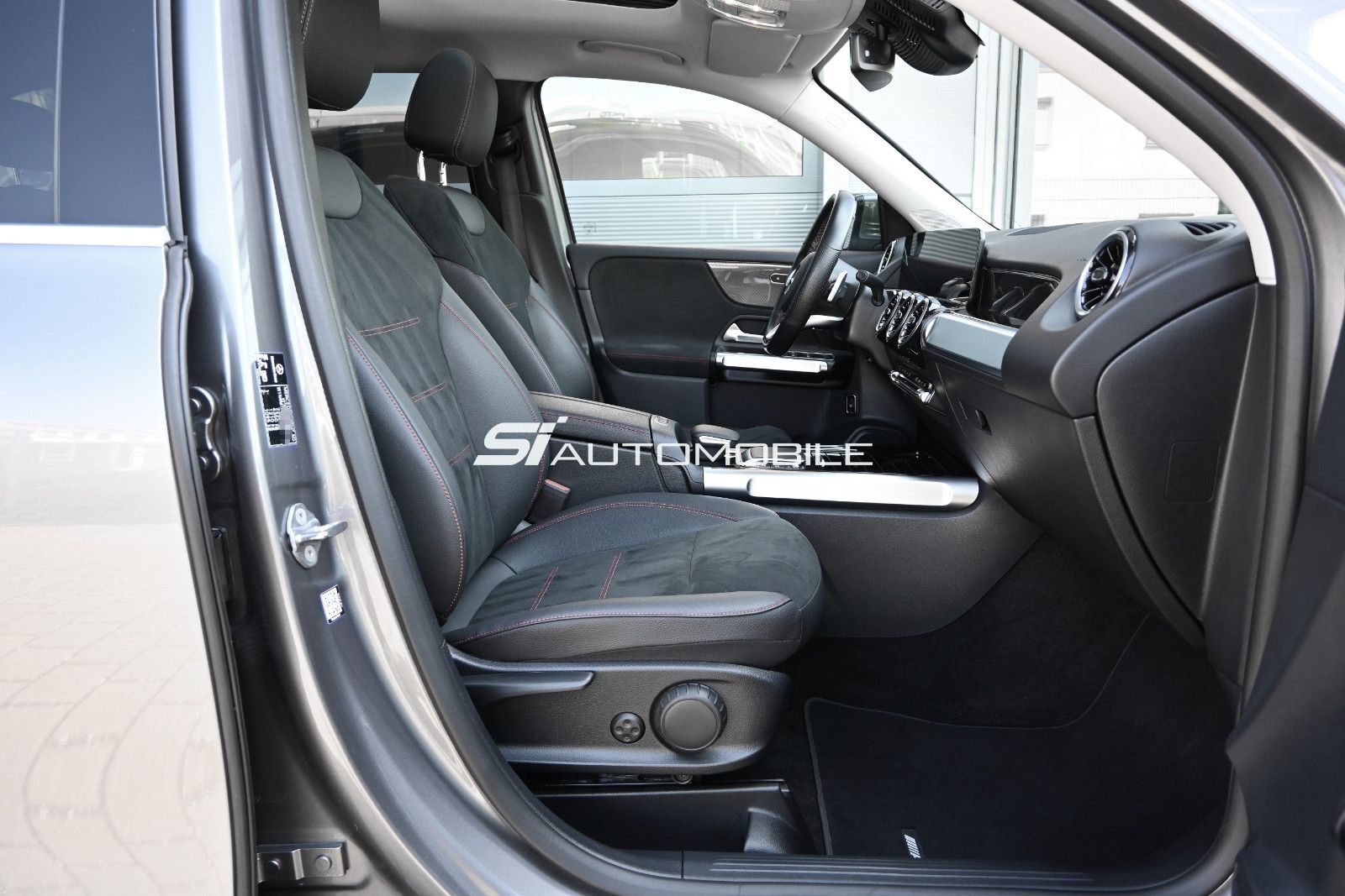 Fahrzeugabbildung Mercedes-Benz GLB 220 d 4M AMG °UVP 68.730€°ACC°AHK°PANO°STHZG