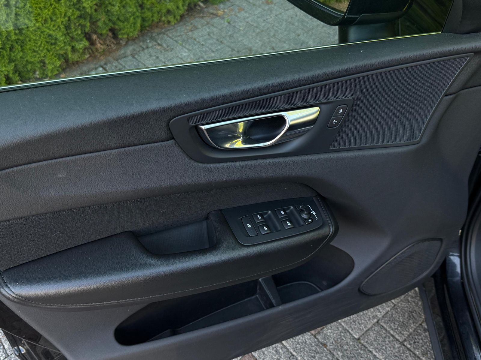 Fahrzeugabbildung Volvo XC60 Momentum Pro 2WD LED+NAVI+AHK+KAM+PARK+DAB+