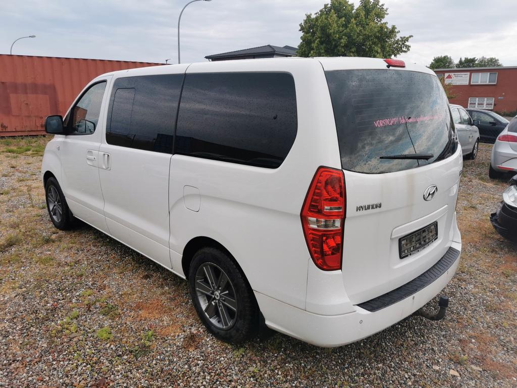 Hyundai H-1 Starex