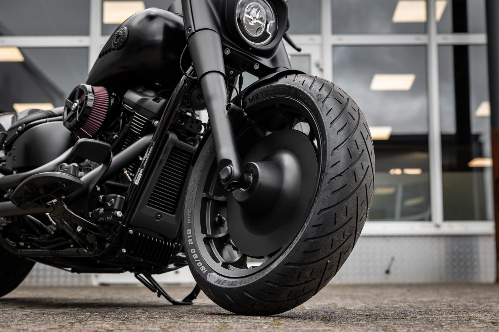 Fahrzeugabbildung Harley-Davidson ALL MATT DARK BOY FLFBS 117 MY25-H-D Kiel Custom