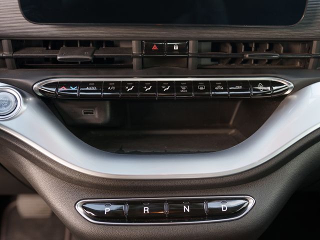 Vehicle photo 14