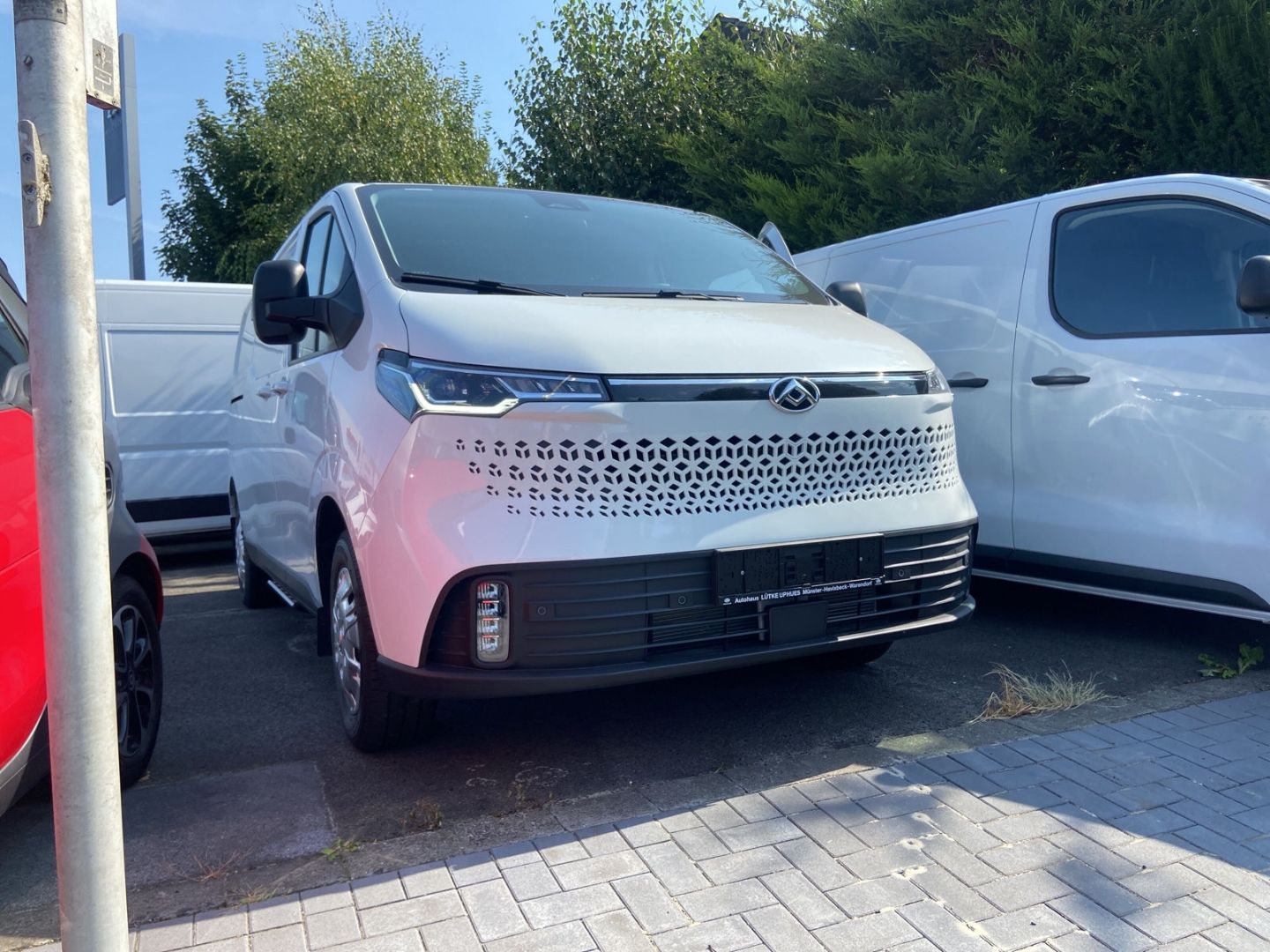 Fahrzeugabbildung Maxus Deliver7 2.0 TDCi KW L2 El. Schiebetüren CarPlay