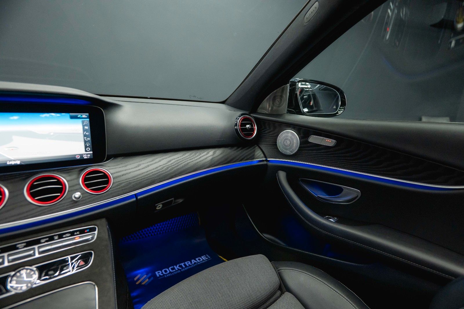 Fahrzeugabbildung Mercedes-Benz E 300de AMG Night-Paket Designo *Pano*ACC*LED*