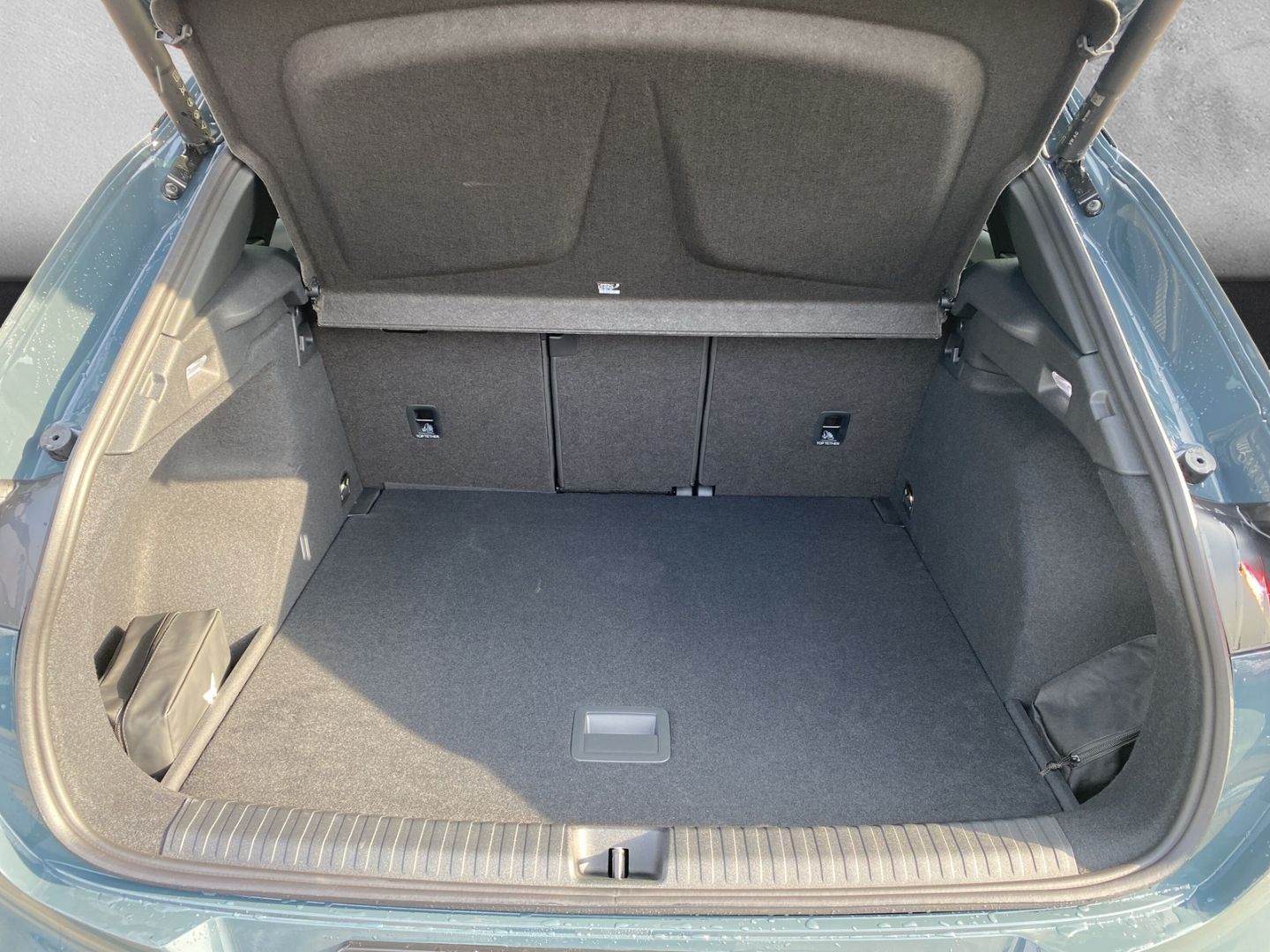 Fahrzeugabbildung CUPRA Terramar 1.5 eTSI 110 kW EU6e digitales Cockpit