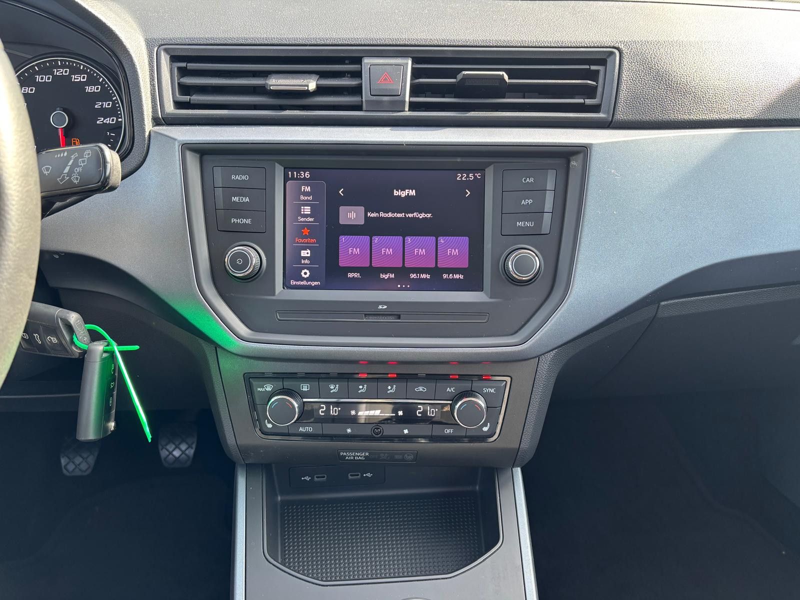 Fahrzeugabbildung SEAT Arona 1.0 TSI Style-KAMERA-SHZ-KLIMA-PDC-ALUS-