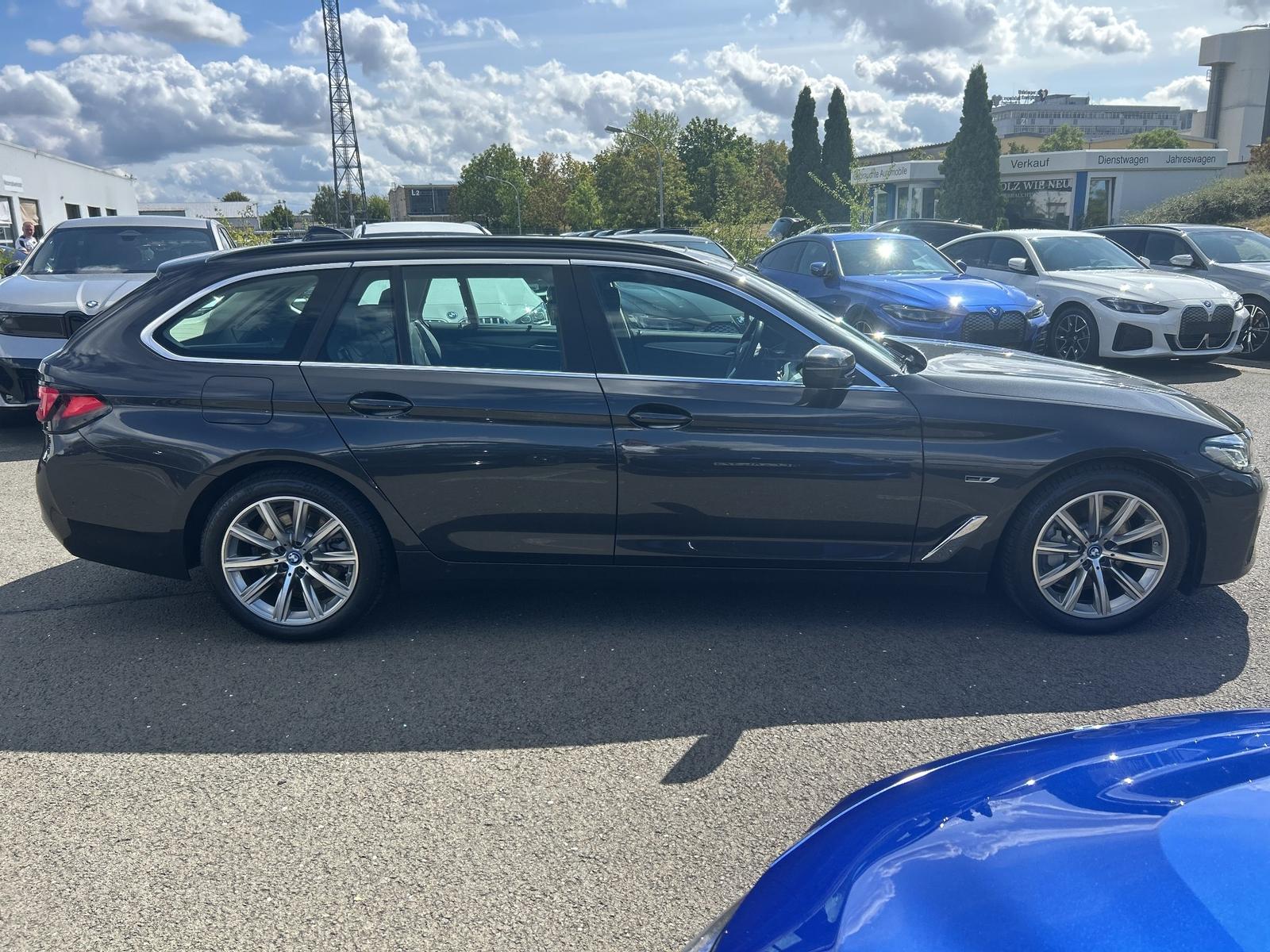 BMW 530e Tour LASER PANO Head-Up Komfortsitz Laserli