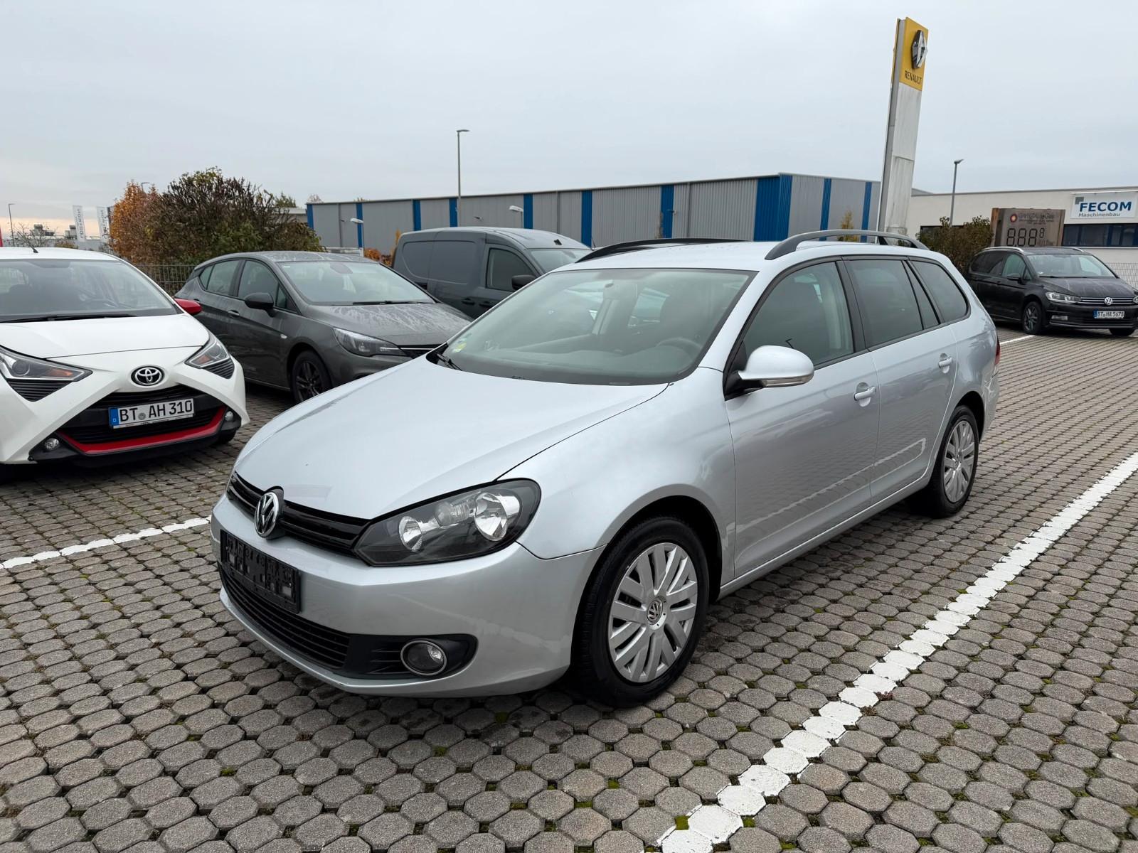 Volkswagen Golf 2010 — interior