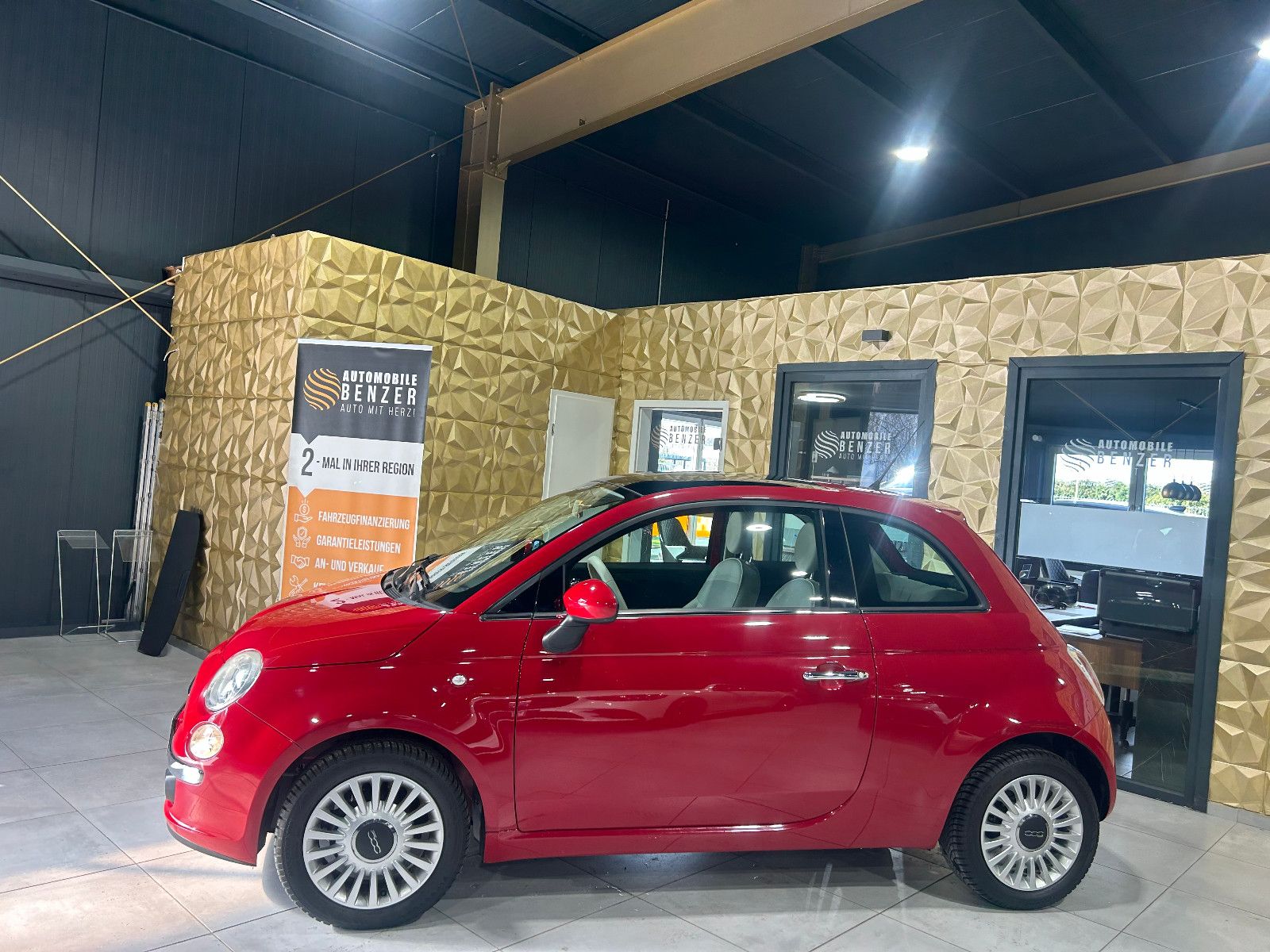 Fahrzeugabbildung Fiat 500 Lounge/AUTOMATIK/PANO/KLIMA/1.HAND