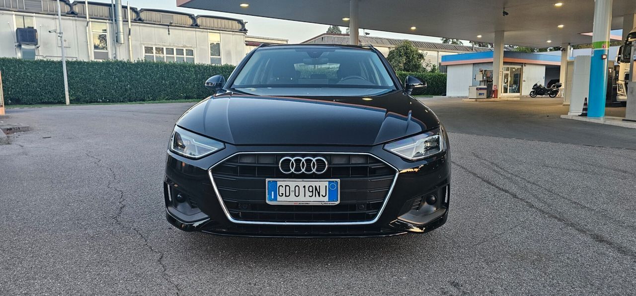 Audi A4 35 TDI/163 CV S tronic line edition Iva imagem 2