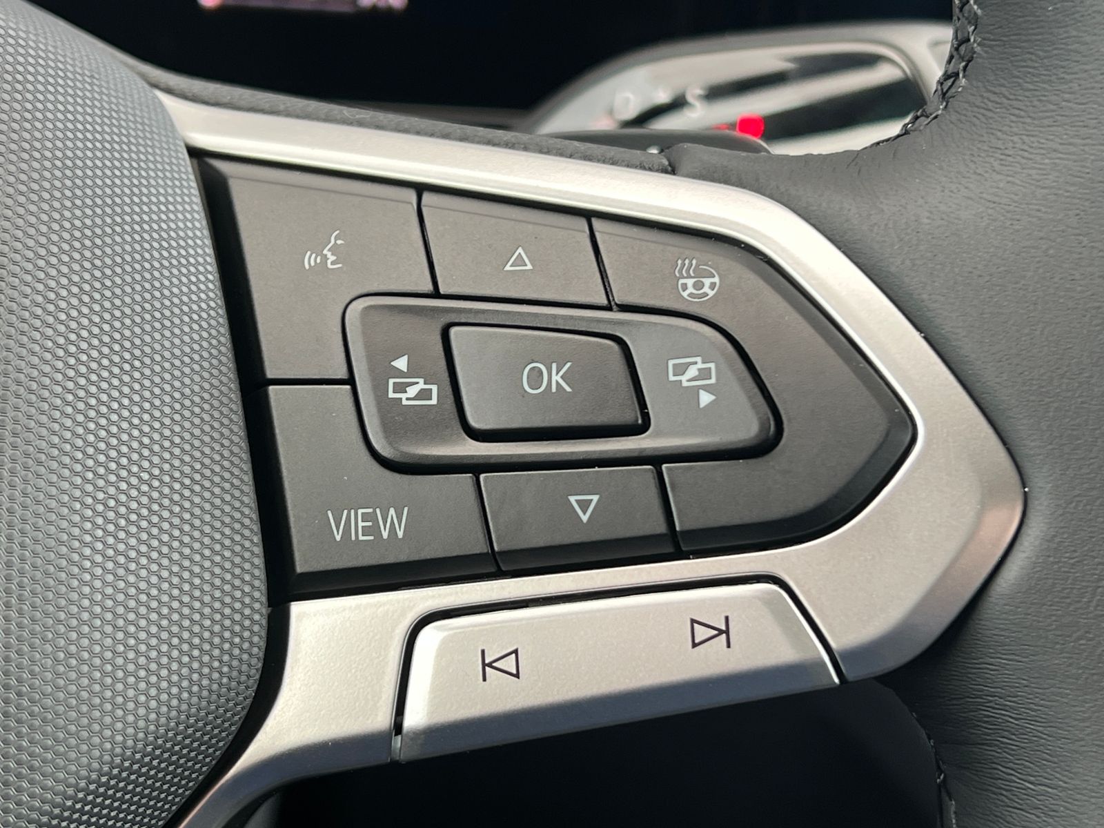 Fahrzeugabbildung Volkswagen Tiguan Elegance 1.5 eTSI DSG *AHK, IQ.Light, Nav