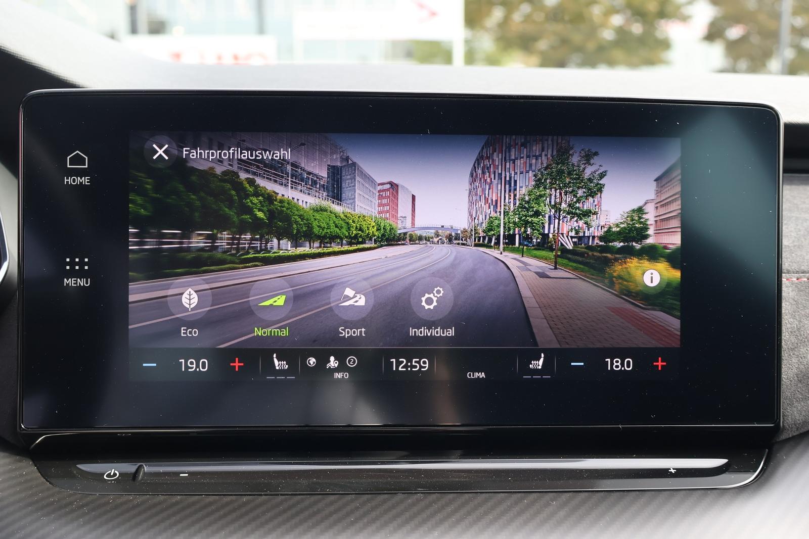 Skoda Octavia Combi 2.0 RS DSG LED Navi Sitzheizung
