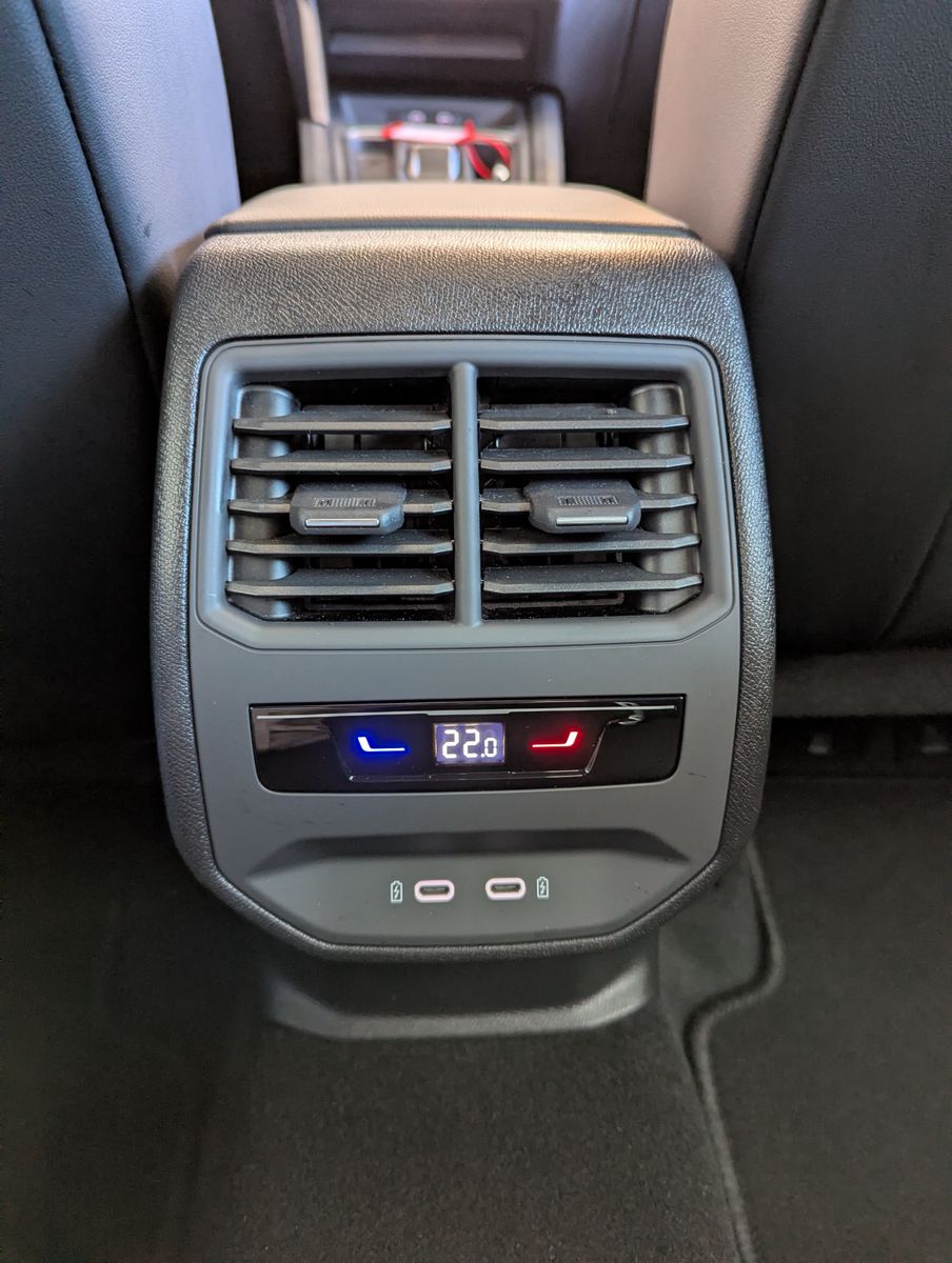 Fahrzeugabbildung CUPRA Leon VZ 2.0 TSI DSG Pano Matrix Beats Memory 19"