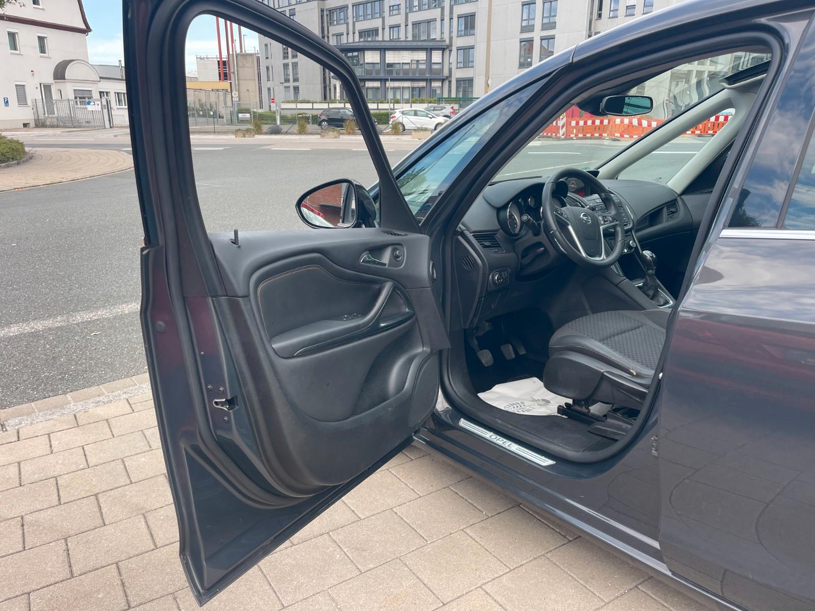 Opel Zafira 2015 — фото 7