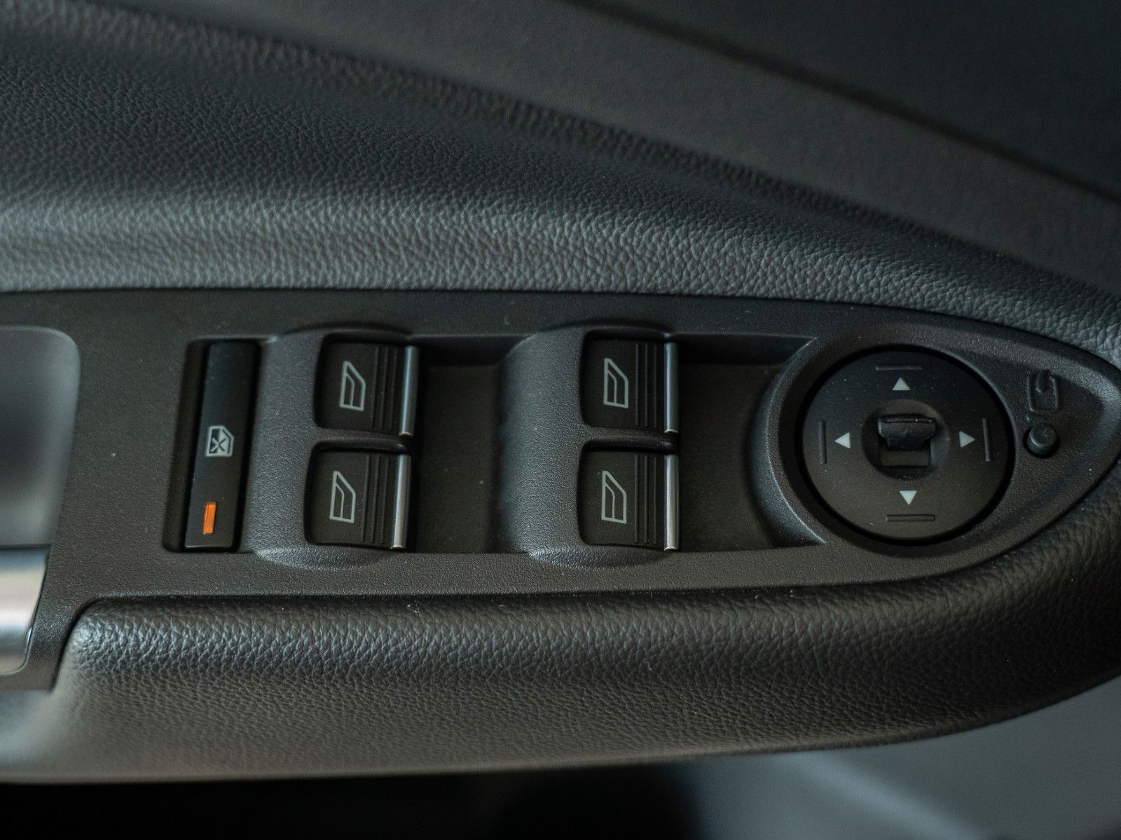 Fahrzeugabbildung Ford Kuga Titanium AUTOM./ALLRAD/NEUER MOTOR MIT 0 KM