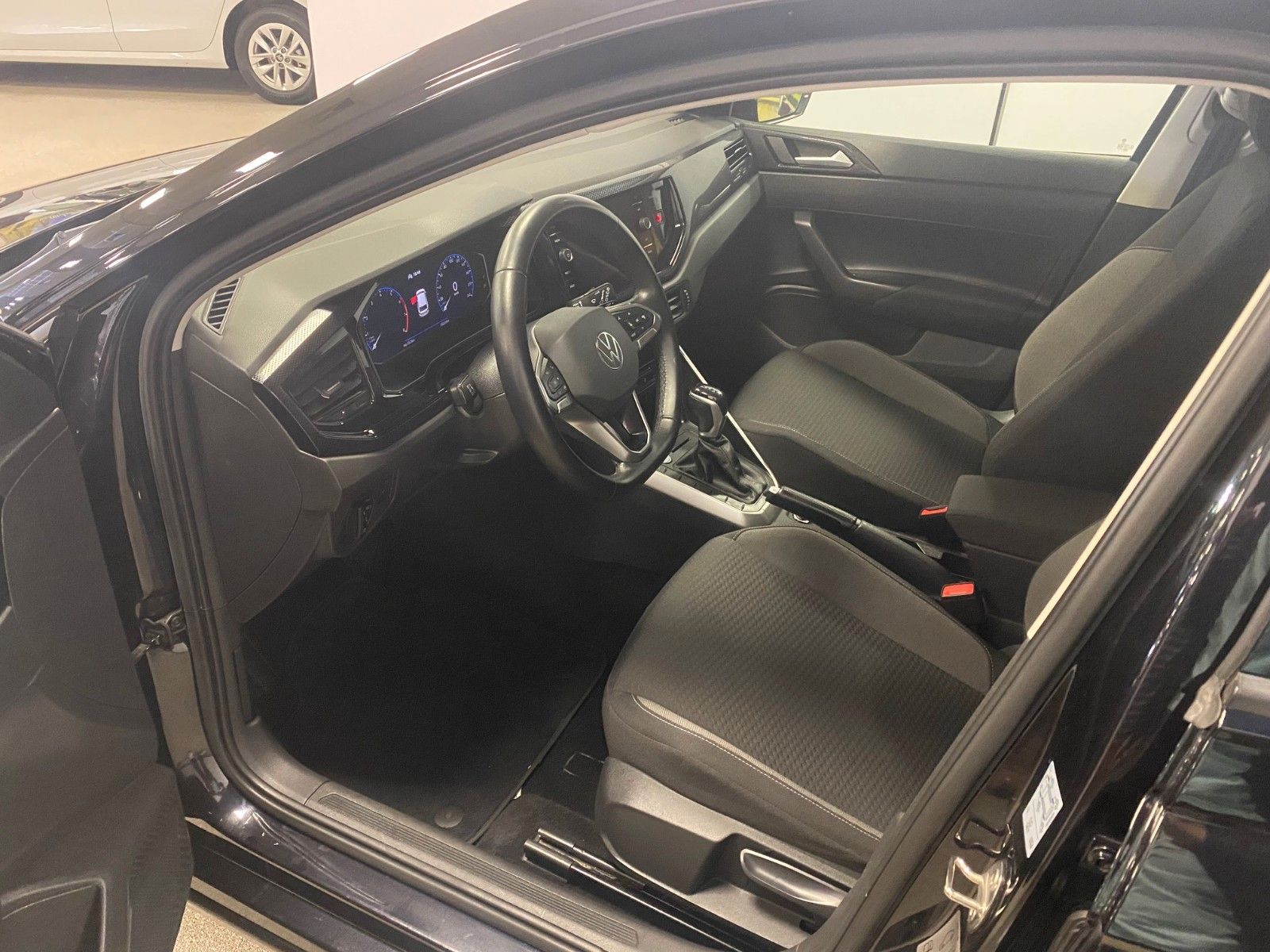 Fahrzeugabbildung Volkswagen Polo 1.0 TSI 70kW DSG Life+LED+APP CONNECT+NAVI+