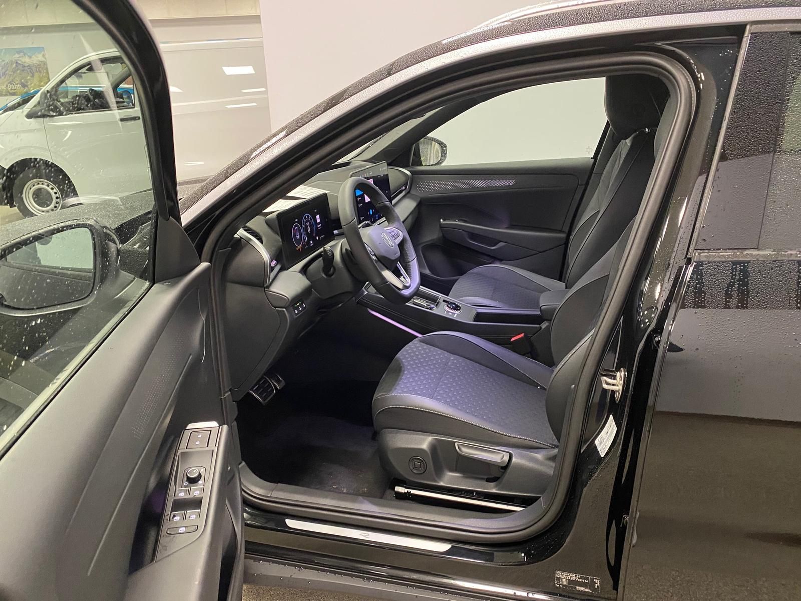 Fahrzeugabbildung Volkswagen T-Roc 1.5 eTSI R-Line NEUES MODELL AHK+ACC+KAMER