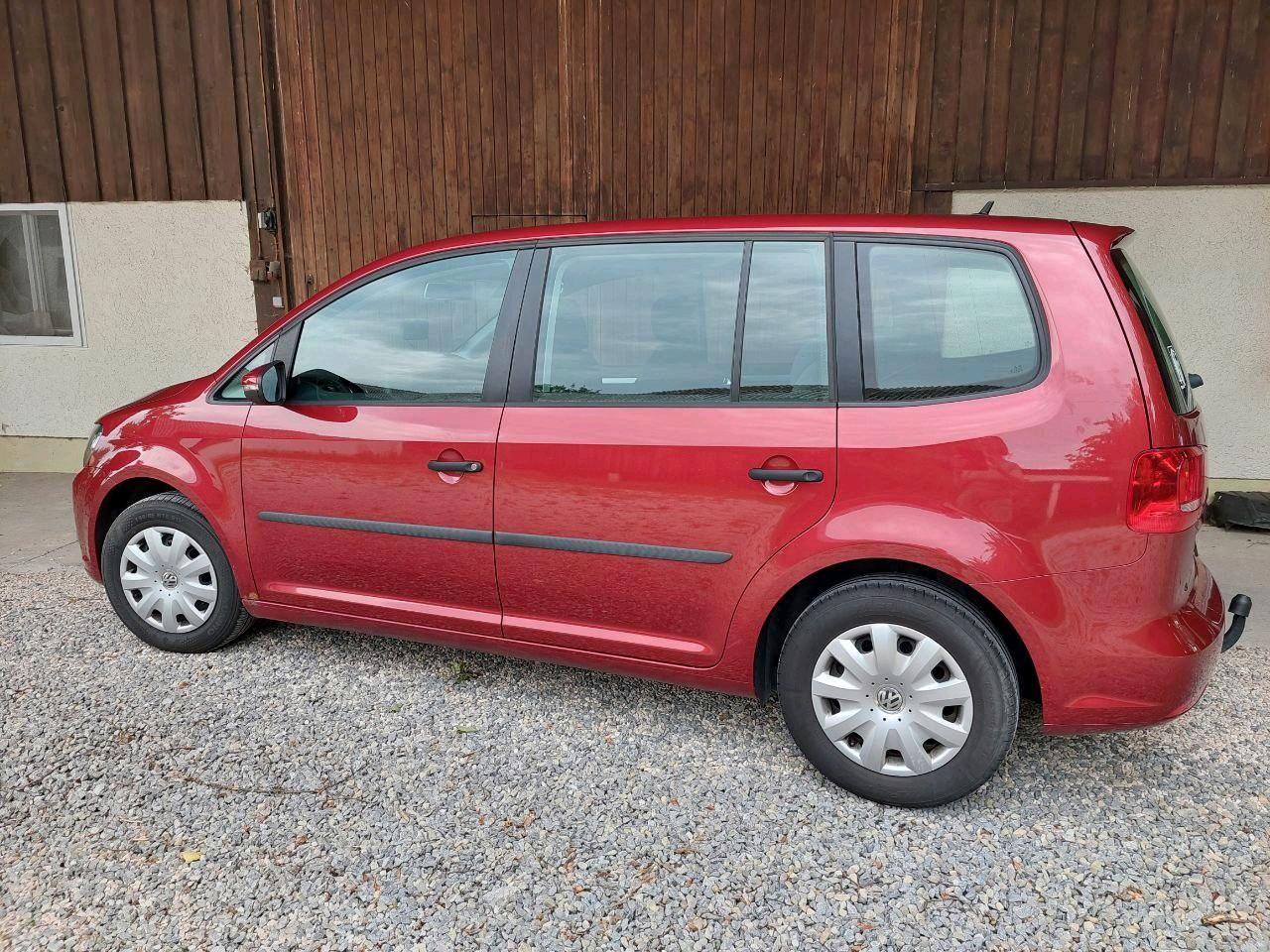 Volkswagen Touran 2011 — engine 105 HP (77kW)