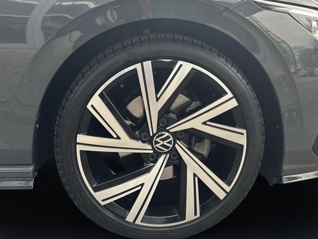 Golf VIII 1.5 eTSI DSG R-Line Black-Style 18 ALU