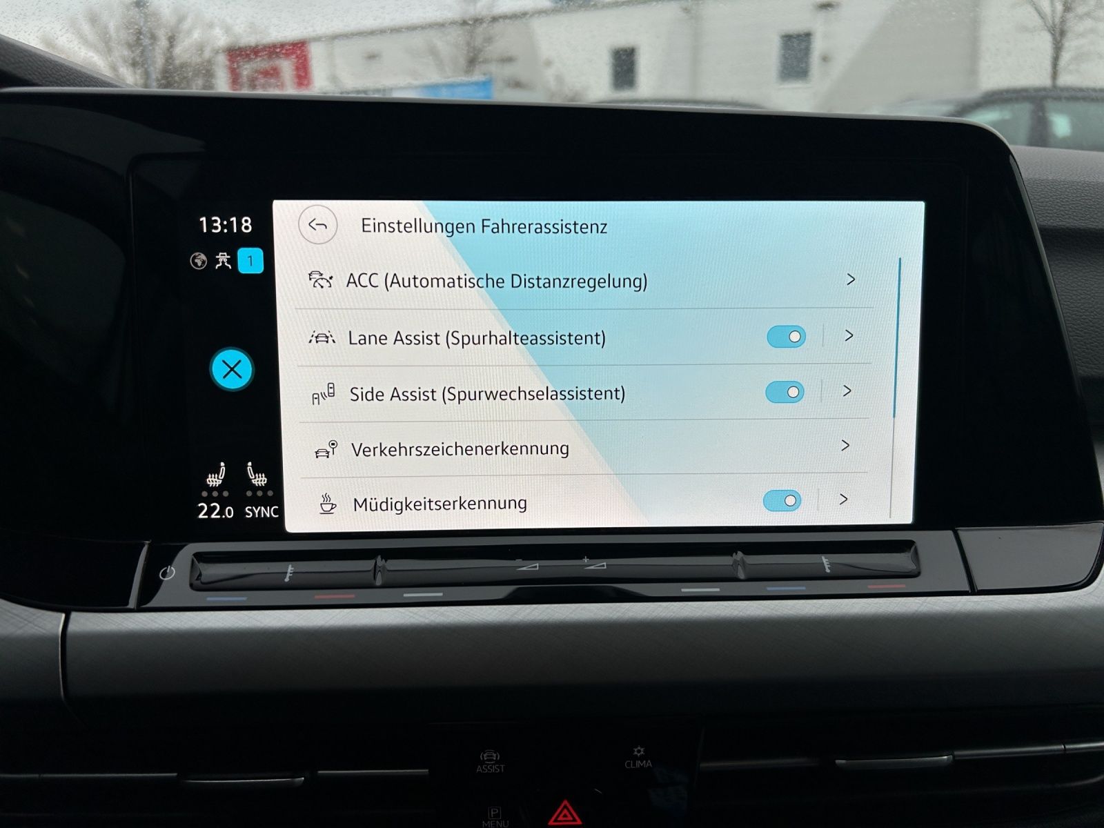 Fahrzeugabbildung Volkswagen Golf VIII Variant Business TDI DSG LED ACC SHZ P