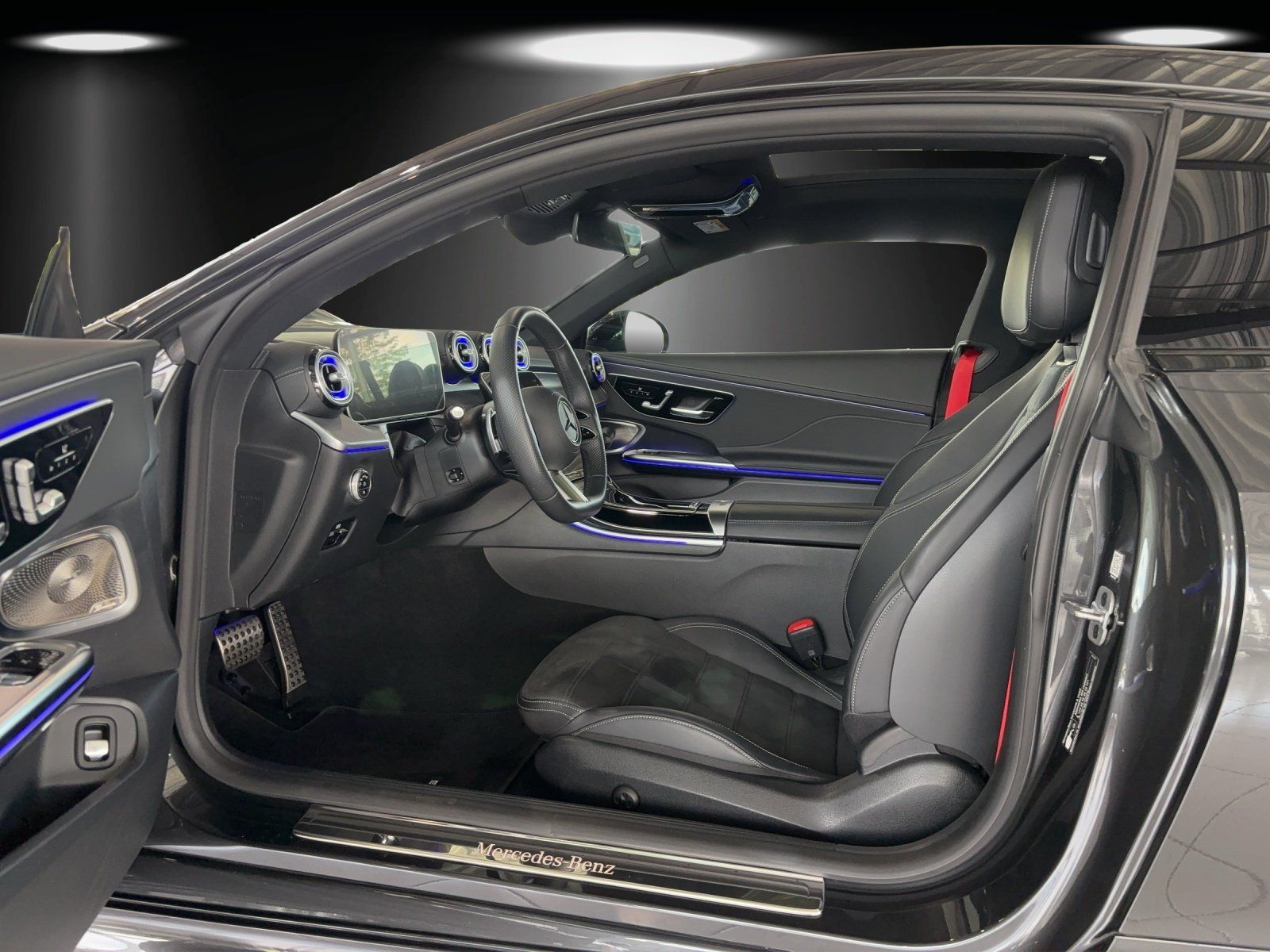 Fahrzeugabbildung Mercedes-Benz CLE 300 4M AMG Prem DISTRO Pano Memo KeyGo Night