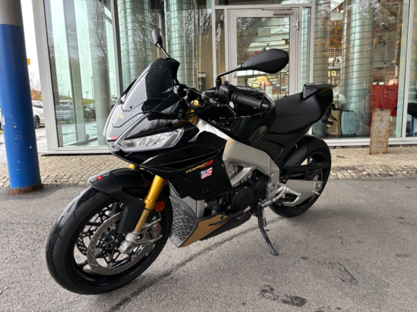 Fahrzeugabbildung Aprilia Tuono V4 Factory 1100 Ultra Dark aus 1. Hand