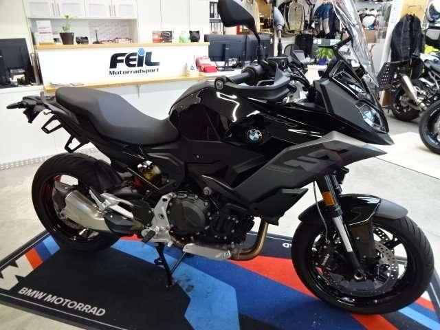 BMW F 900 XR Triple Black