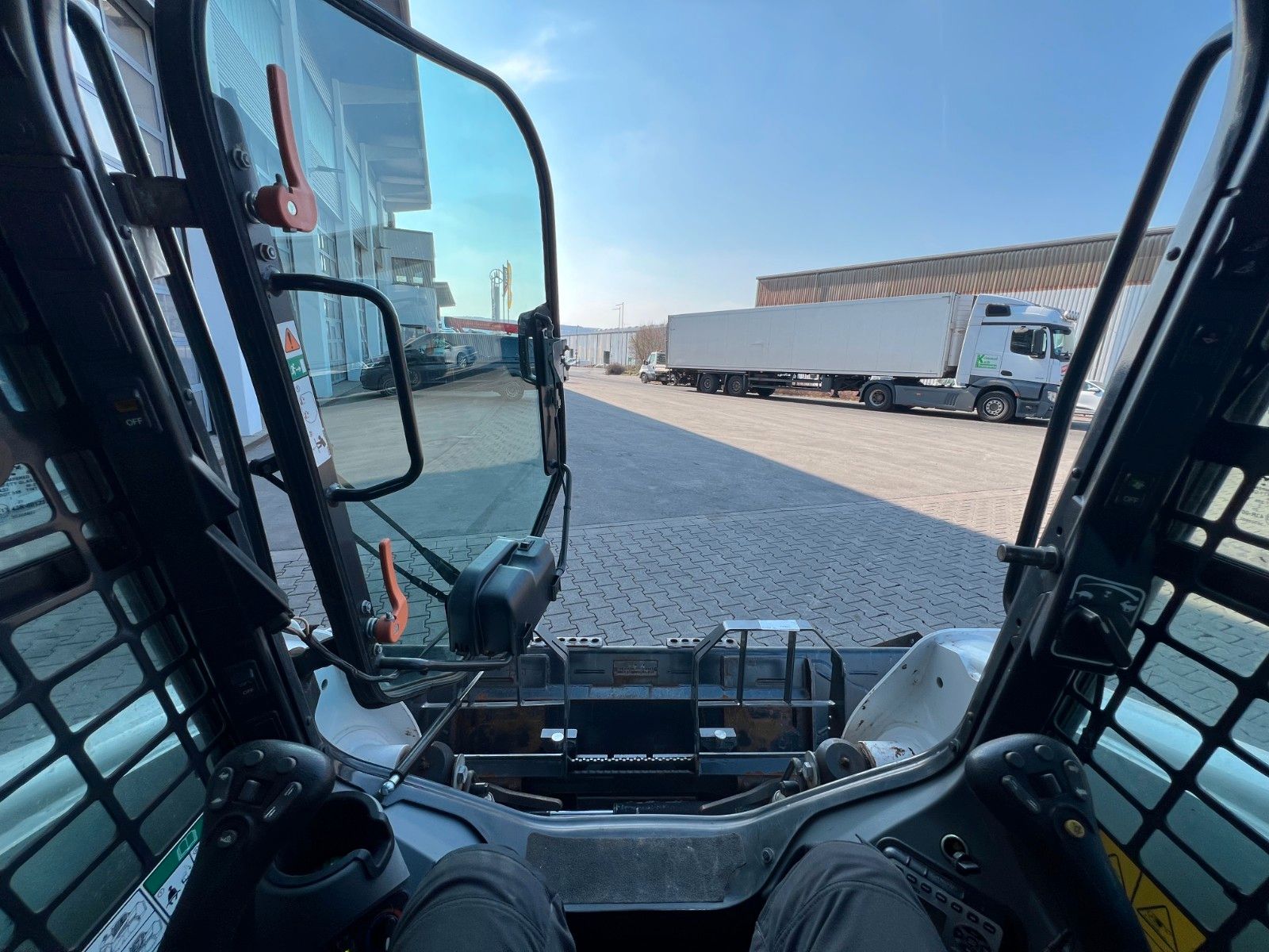 Fahrzeugabbildung Bobcat T770 / 1.793h / Klima / Gabel / Schaufel