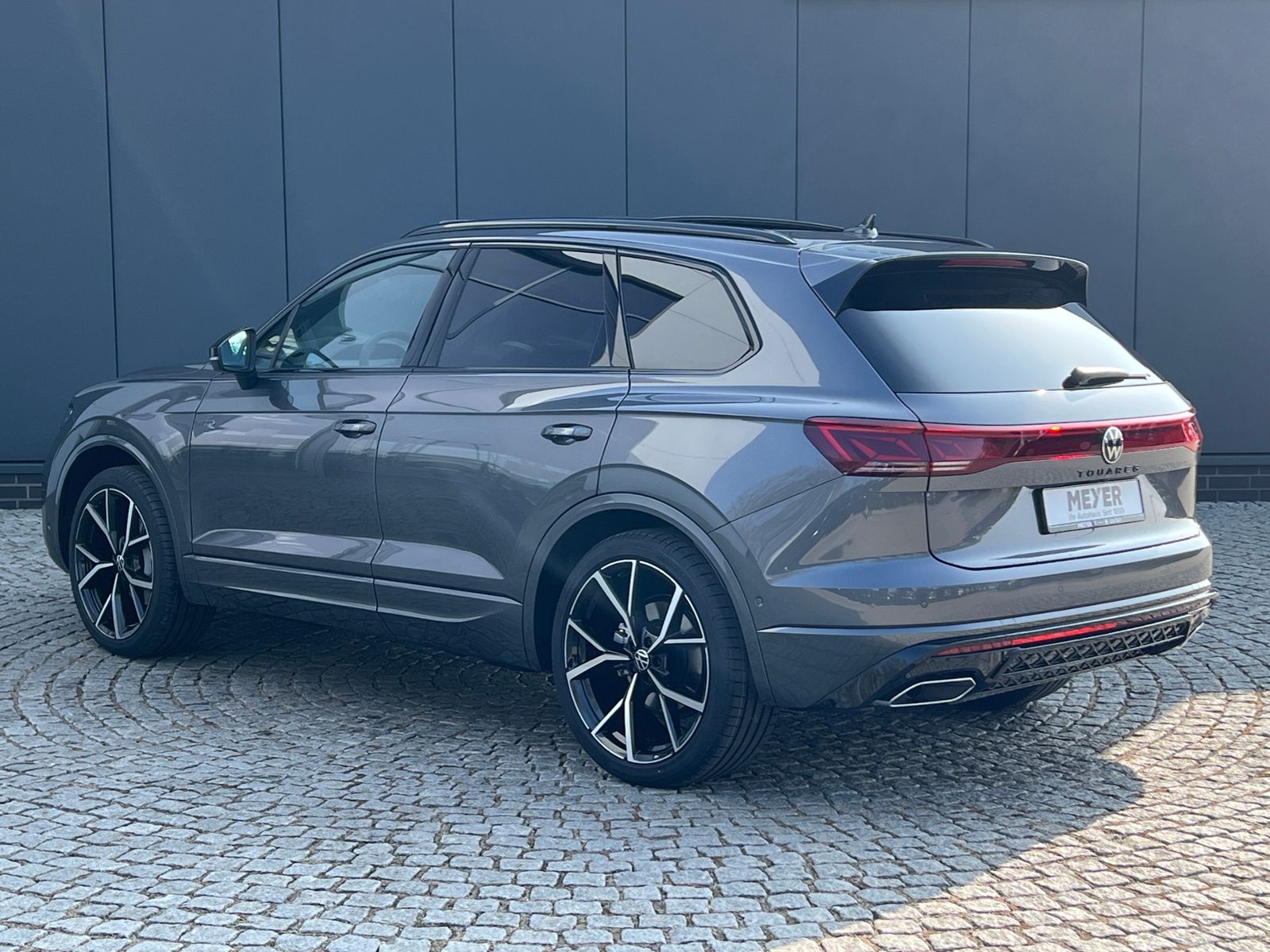 Fahrzeugabbildung Volkswagen Touareg R-Line FINAL EDITION V6 TDI SCR 4MOTION