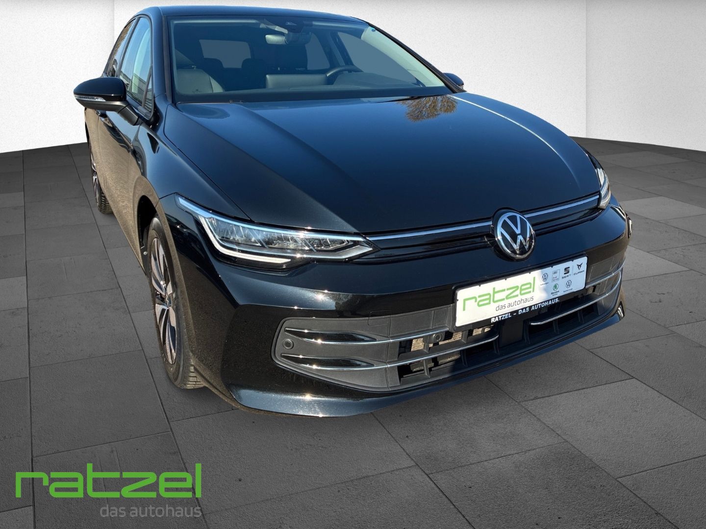 Fahrzeugabbildung Volkswagen Golf Goal Life 1,5 l eTSI DSG Navi LED ACC Apple