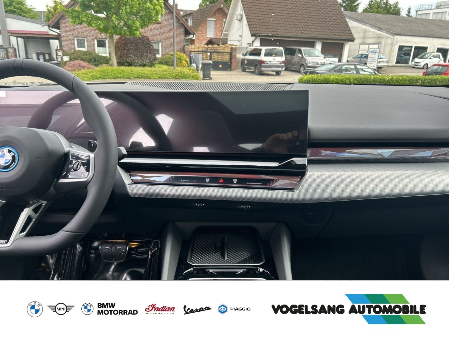 Fahrzeugabbildung BMW 550 e xDrive M Sport Park-Assistent Sportpaket H