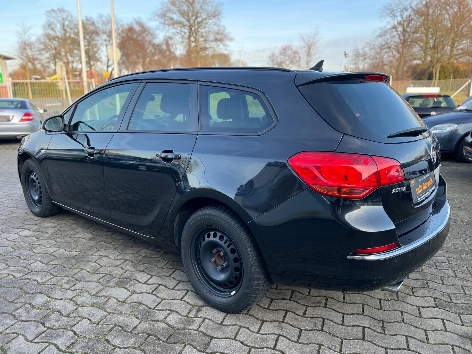Opel Astra 2015 — фото 9