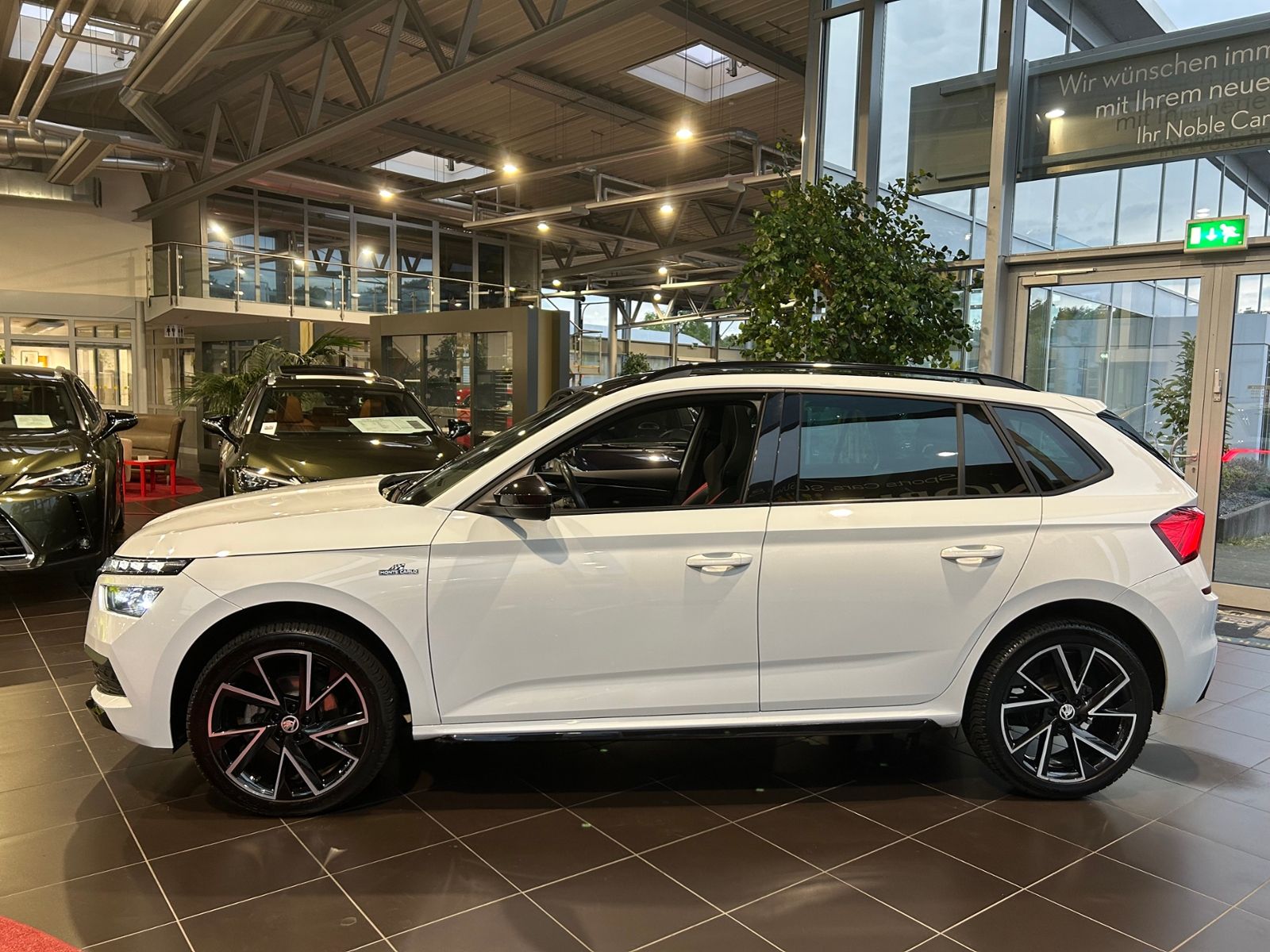 Fahrzeugabbildung SKODA Kamiq Monte Carlo AHK PANO LED NAVI