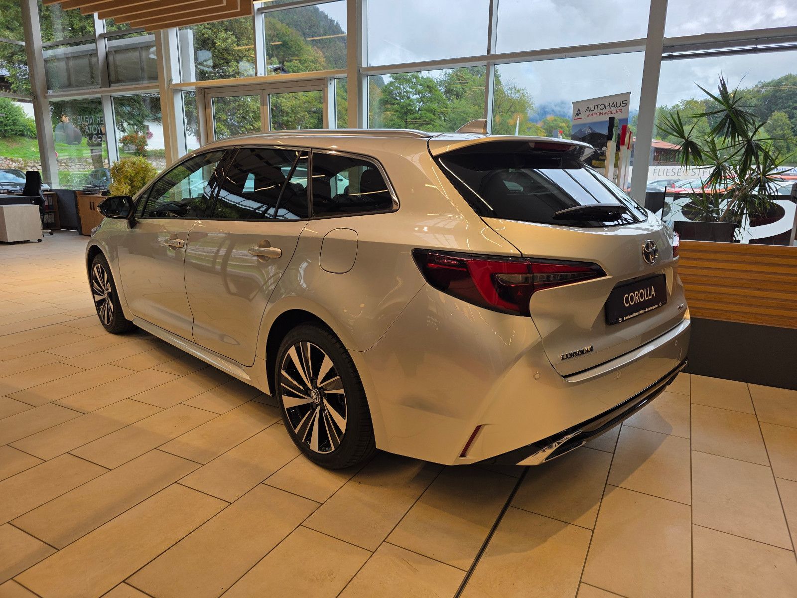 Toyota Corolla Touring Sports Hybrid Teamplayer imagem 2