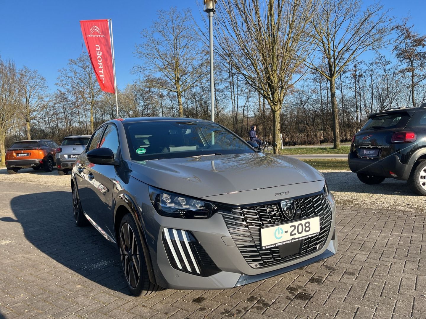 Fahrzeugabbildung Peugeot 208 GT Elektromotor 156 Panorama Navi LED ACC