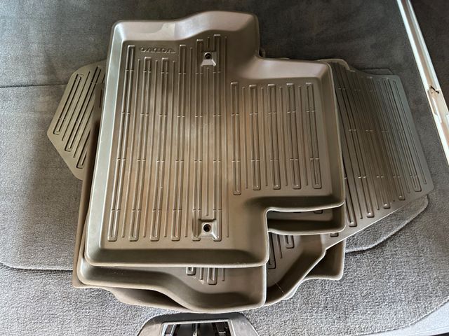 Volvo V70 Kombi Momentum *Leder*
